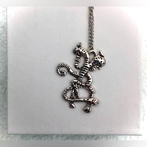 Demogorgan Necklace & Pendant - Picture 4 of 11